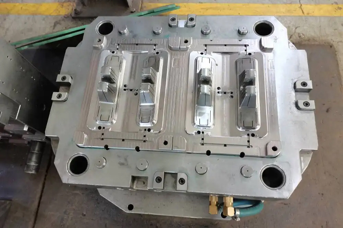 精密模具廠現在做模具的前景如何(圖1)